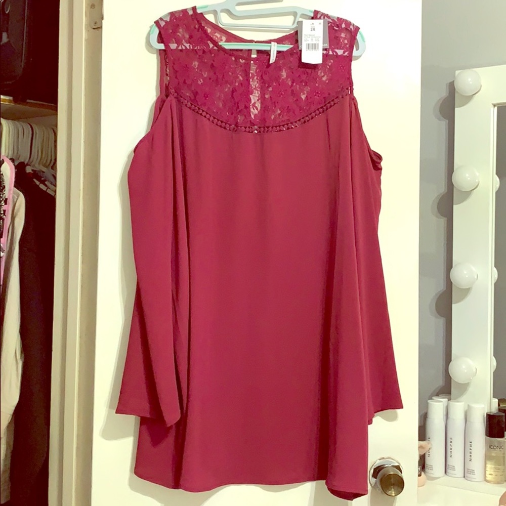 Grayson/Threads maroon open shoulder dress